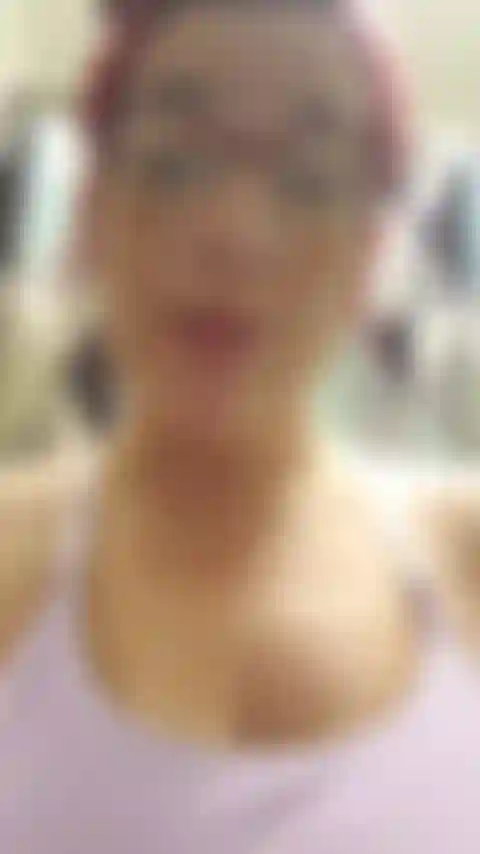 39 Enceinte de plusieurs semaines et j'ai du mal à enfiler 2 paires de leggings différentes (ce n'est pas facile mdr !) Et je m'exhibe dans les deux paires, vue sur le ventre, vue sur le butin, etc. Audio !