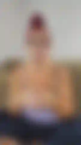 Cela fait si longtemps que je n'ai pas utilisé mon gros gode de 10 pouces pour étirer ma chatte ! Je m'assois dessus, je la chevauche et je fais vibrer mon clitoris pendant que je jouis (bon visage et vue des seins pendants), puis je m'allonge et je me baise avec et je jouis une seconde fois ! Audio !