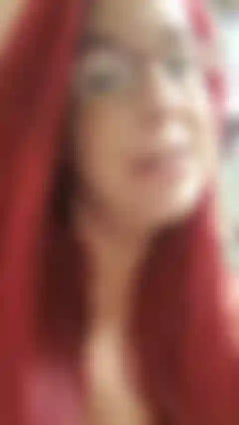 J'essaie des vêtements pré-enceintes qui ne me vont définitivement plus. Mes seins éclatent, mon cul avale mon short ! Je m'exhibe, je bouge/rebondis et je secoue mes fesses, mes seins et mon ventre ! 38 Preggo semaines!