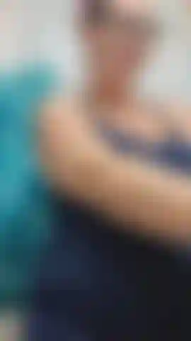 Mon ventre est déjà énorme mais j'ai pensé que ce serait une expérience amusante de me gonfler encore plus avec du soda et de voir à quel point il pourrait devenir gros et gonflé pendant que je tirais des tonnes de rots noueux ! Regarde-moi montrer mon énorme ventre et mon rot ! 38 Weeks.