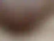 Une courte allumeuse de mes seins étant si pleins qu'ils fuient quand je les touche à peine !