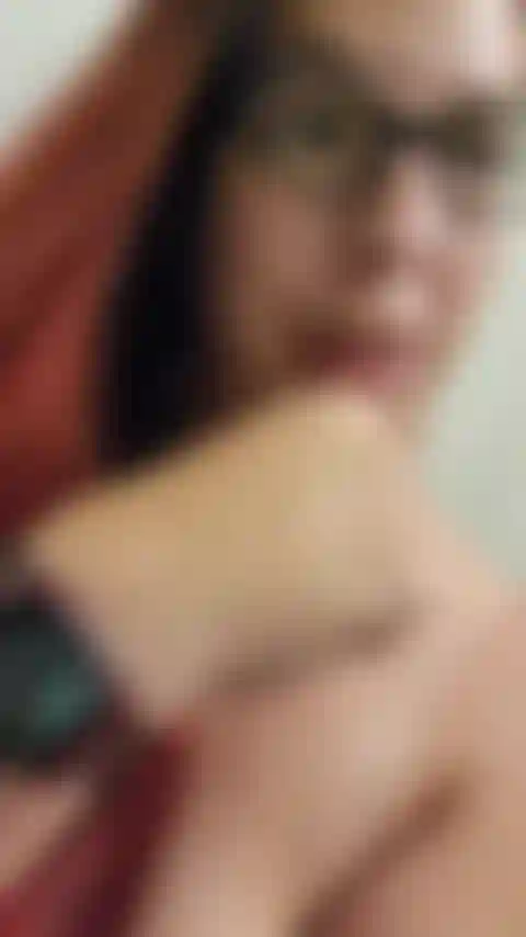 Je te raconte la dernière fois où je me suis fait baiser et comment je vais faire de toi mon bon petit coucou tout en faisant jaillir du lait qui s'étale et en me doigtant un peu la chatte aussi ! Audio !