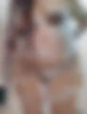 Après 3 semaines bien remplies et vraiment pas beaucoup de temps seule, j'ai dû profiter de tout temps libre dont je disposais pour jouir ! J'étais sous la douche, et je pensais que c'était un bon endroit pour me mouiller et me faire jouir très fort avec la pomme de douche ! 25 Semaines !