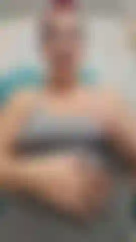 J'ai toujours tellement faim quand je suis enceinte, surtout celle-ci. Il semble que peu importe ce que je mange, rien ne peut me rassasier ! Je décide que si je t'avale, tu mettras du temps à digérer et peut-être que je pourrai assouvir ma faim pendant plus d'une heure ! 38 Weeks.