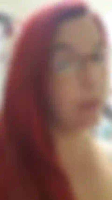 Montrant mon ventre de femme enceinte de 37 semaines, serrant, frottant, des gouttes de ventre, des angles différents. Je parle de mes scanners et échographies bpp, de l'évolution de la grossesse, etc. Audio !