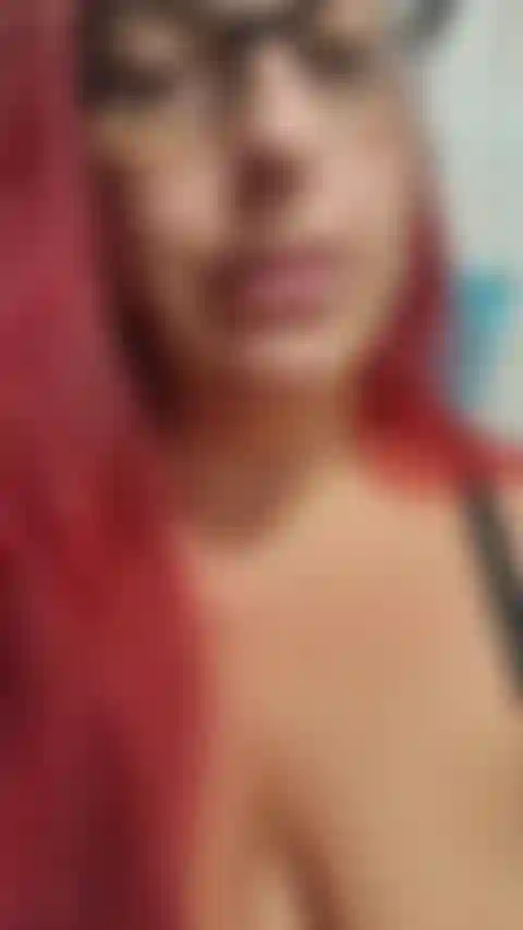 Essayez un soutien-gorge d'allaitement ! Regardez-moi essayer et gicler du lait dans 4 soutiens-gorge d'allaitement différents que je possède. Je vais parler de chaque soutien-gorge d'allaitement, vous montrer comment ils fonctionnent et bien sûr faire jaillir un peu de cet or liquide ! Audio !