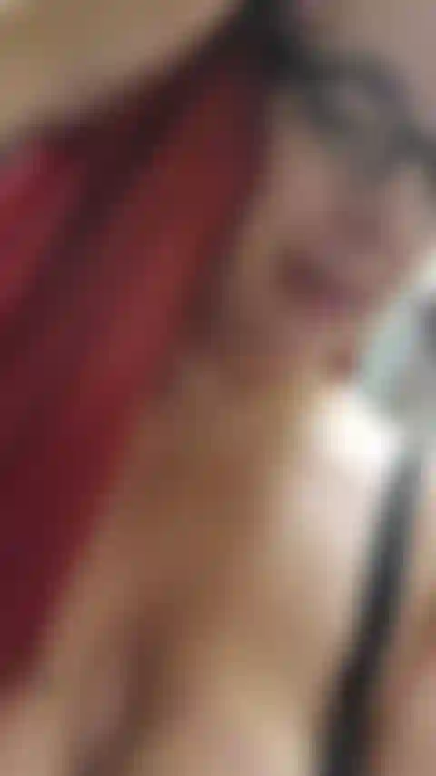 Une coutume que j'ai faite pour quelqu'un nommé perico, il voulait que mon nom soit écrit sur ma poitrine, il n'est pas visible dans toute la vidéo mais si vous voulez me regarder me doigter la chatte tout en faisant jaillir du lait, vous apprécierez cette vidéo ! Audio ! Beaucoup de lait !