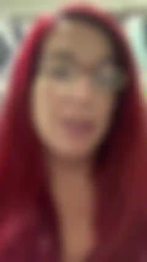 26 Enceinte de plusieurs semaines - lécher/sniffer ma taille sale de 12 pieds, puis lécher et renifler mon trou du cul sale, gros plans sur le trou du cul. Je crache sur mes seins/ventre et je finis en levrette avec mes pieds/cul en te disant de jouir ! Audio !