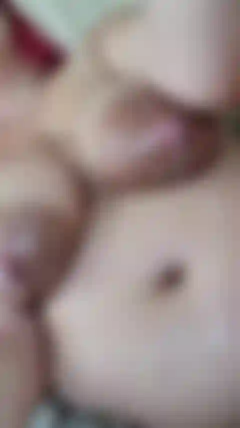 Regarde mes seins s'égoutter après qu'ils aient commencé à se laisser tomber - super chaud !