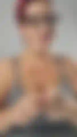 Brendan voulait que je chevauche sa bite après m'être déshabillé et avoir montré mon ventre très enceinte ! Je m'assois sur sa bite, je le chevauche et je parle de traire tout son sperme avec ma chatte enceinte crémeuse pendant que je jouis avec lui en moi ! 38 Enceinte de plusieurs semaines.