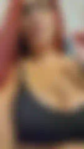 Regarde-moi monter mon mauvais jouet dragon dexter dans ma salle de bain (c'est la première fois que j'essaie de monter ce jouet monstrueux), puis baise ma chatte avec fort et vite et fais trembler mes seins pendant que ça me fait jouis super fort ! Audio ! 18 Enceinte de plusieurs semaines !