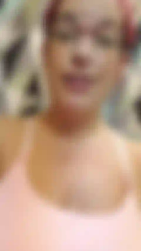 Frotte de l'huile sur mon ventre et mes seins de femme enceinte de 39 semaines et je les montre après qu'ils soient tous beaux et brillants avec de l'huile ! - Audio !