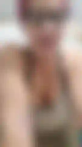 Brendan était de retour et voulait que je montre mon corps de femme enceinte sexy et courbé et que je le taquine une fois de plus maintenant que j'étais enceinte de 34 semaines ! Il est tellement jaloux de mon corps de femme enceinte et souhaite pouvoir prendre place avec moi pendant mon dernier mois de grossesse !