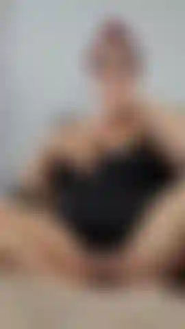 L'ovulation rend ma chatte super trempée et mes hormones hors de contrôle ! J'utilise mon jouet de 10 pouces pour me baiser la chatte et mettre mon vibromasseur à fond pour avoir un bon gros orgasme ! Je vous montre à quel point le jouet est mouillé après et je le nettoie ! Audio !