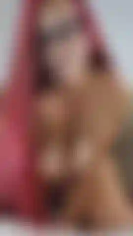 Tu aimes voir mes seins pendre ? Qu'en est-il de mon visage en « o » ? Qu'en est-il des deux ensemble ? Regarde-moi jouer avec mes seins flasques sur mes mains et mes genoux, puis chevauche mon vibe jusqu'à ce que je jouisse dans ma culotte avec un gros plan de mes seins pendants et de mon visage dans le cadre..... ( Audio ! ).