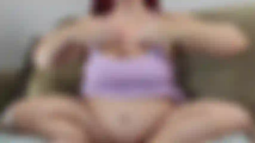 Cela faisait un moment que je ne me détendais pas, que je mettais du porno et que je le regardais tout en me taquinant la chatte pour pouvoir me préparer à quelques bons orgasmes ! Regarde-moi taquiner ma chatte, vibrer mon clitoris et me faire jouir deux fois ! 34 Enceinte de plusieurs semaines.