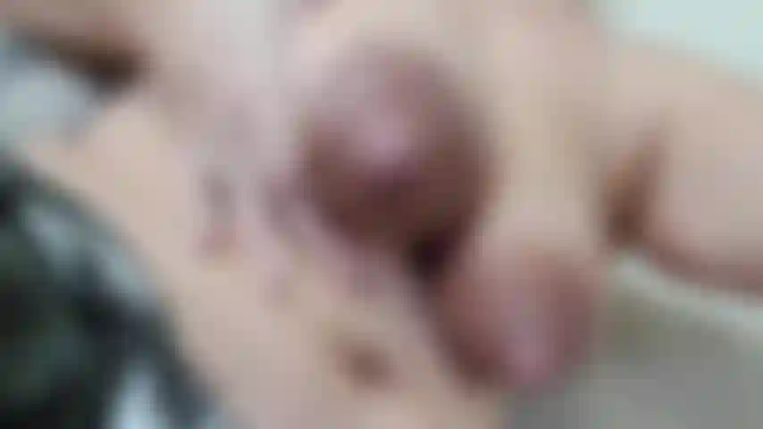 Regardez comment mon mamelon jaillit un triple jet de lait :).