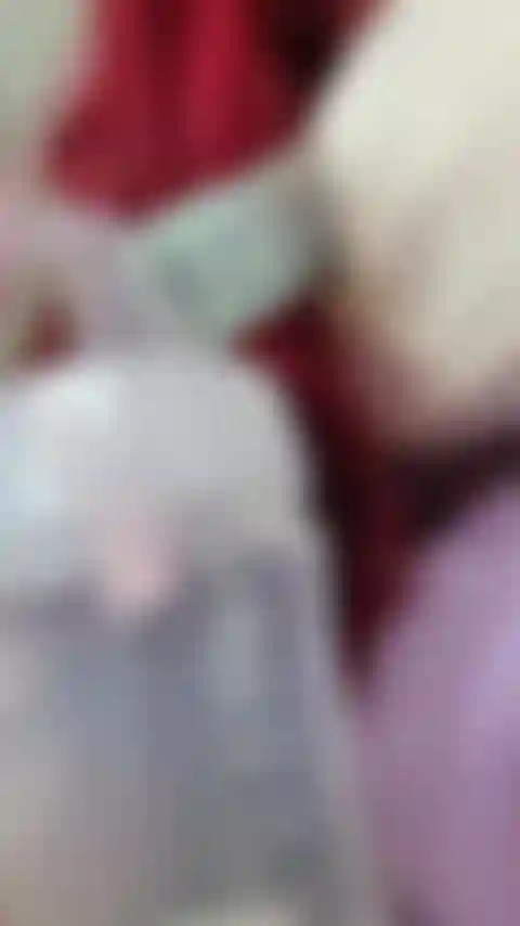 J'ai enregistré un petit clip en pompant mes seins le matin ;) regardez comment mes seins se laissent tomber dans la pompe !