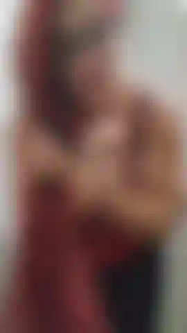 Brendan est de retour pour admirer mon corps de femme enceinte et veut que je lui décrive exactement ce que ce sera lorsque nous changerons de place afin qu'il puisse prendre le relais dans mes dernières semaines de grossesse ! J'exhibe toutes mes courbes enceintes tout en lui disant ! 37 Weeks.