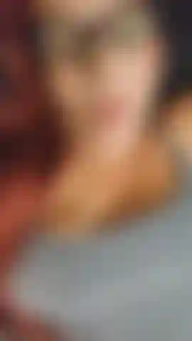 Pov de toi en train de me baiser en missionnaire pendant que je te parle et te dis à quel point j'ai hâte de sentir que tu me remplis de l'intérieur et que tu m'aides à déclencher mon accouchement pour que tu puisses me mettre enceinte à nouveau ! Beaucoup de gros plans sur le visage, des propos grossiers et des seins qui rebondissent ! 39 Weeks.