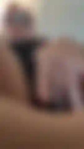 J'ai rarement du temps véritablement seule, alors j'en ai définitivement profité et j'ai joué avec ma chatte dans le salon jusqu'à mon arrivée. Regarde-moi me doigter la chatte et jouer avec mon clitoris jusqu'à ce que je jouisse ! Audio !