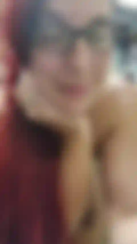 J'exprime et draine mes seins à la main et j'éjecte des tonnes de lait ! Je gicle et vaporise tellement de lait que je force une descente et un goutte-à-goutte automatique et le lait commence tout seul à couler de mes seins ! Audio !