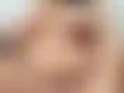 Vue de tout le corps de la suspension de mes gros seins laiteux et de l'éjaculation du lait et aussi de m'exhiber en levrette en montrant mes seins suspendus aussi. :).