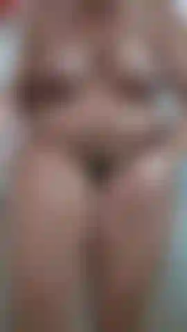 11 Des semaines de croissance des poils de ma chatte devaient prendre fin (les plus poilues que j'ai jamais laissées à ma chatte !) J'enregistre une vidéo de moi en train de me raser sous la douche et je montre ma chatte lisse après!