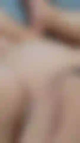 Compilation de mouvements du ventre de femme enceinte ! J'ai enregistré plusieurs fois entre 34 semaines de grossesse et 37 semaines de grossesse où j'ai eu beaucoup de mouvements du ventre dus à des coups de pied, du hoquet, des roulades, etc. Et je les ai tous rassemblés dans une vidéo amusante pour que vous puissiez en profiter !