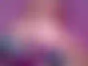 Je saute sur mon oreiller avec mon gros cul et je jouis. :).