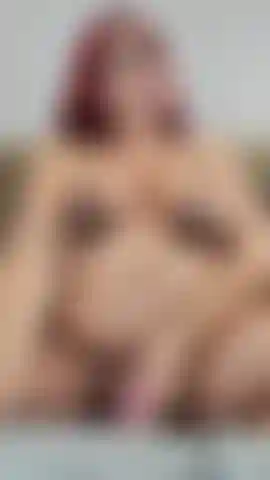 Cela faisait si longtemps que je n'avais pas utilisé mon vibromasseur violet ! Je l'utilise à nouveau pour la première fois depuis longtemps ! Je vibre ma chatte et je jouis très fort et d'une manière embarrassante ! Superbe vue de mon ventre/seins de femme enceinte et bien sûr de mon visage dans celui-ci ! 35 Semaines !