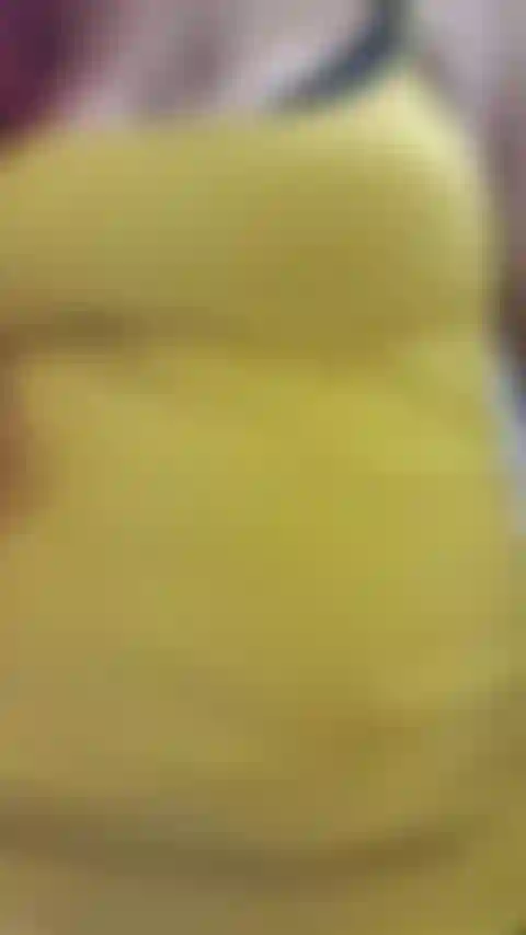 Regarde-moi te taquiner en portant une jupe super courte avec mon énorme butin de 50 pouces et sans culotte ! Je me penche, je fais rebondir mon cul, je me retourne pour faire ressortir mes seins et les faire rebondir aussi tout en te donnant du joi et en te faisant éclater partout ! Audio !