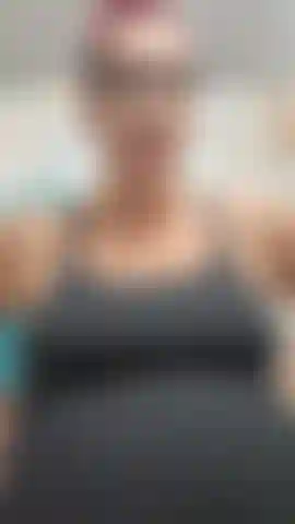 Tom était prêt à prendre les 10 pouces de mon strapon dans sa gorge cette fois ! Une fois qu'il l'a bien sucé, je lui ai baisé le cul et j'ai tout enterré dedans, puis je lui ai fait le sucer proprement et je lui ai tiré une charge de sperme sur tout le visage ! 39 Enceinte de plusieurs semaines.