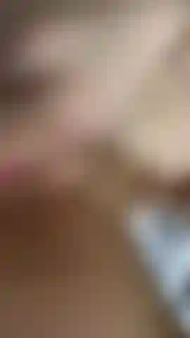 Regarde-moi taquiner ma chatte.