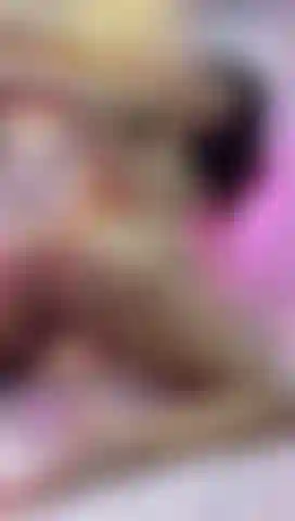 Gros cul sexy. Les doigts dans le cul.