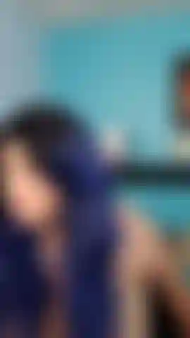 Rotant et seins nus.