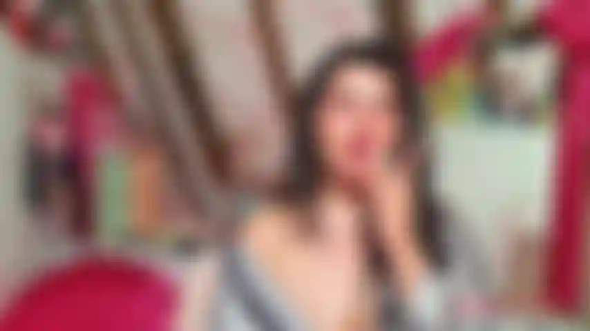 Je fume en robe de soie.