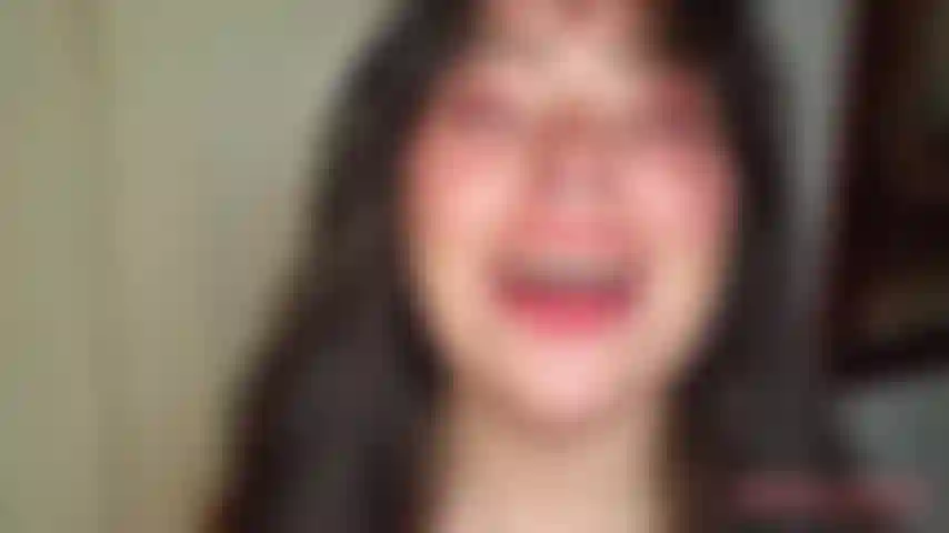 Exhibant ma longue langue charnue.