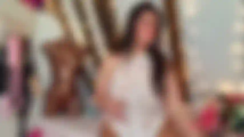 Une mariée nerveuse bbw fume une cigarette.