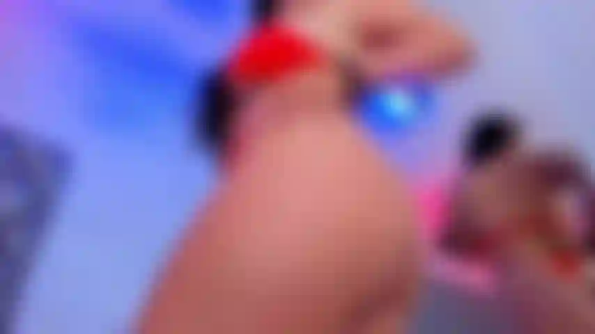 Viens profitons d'un moment magique, toi et moi dans mon salon, j'ai très chaud.