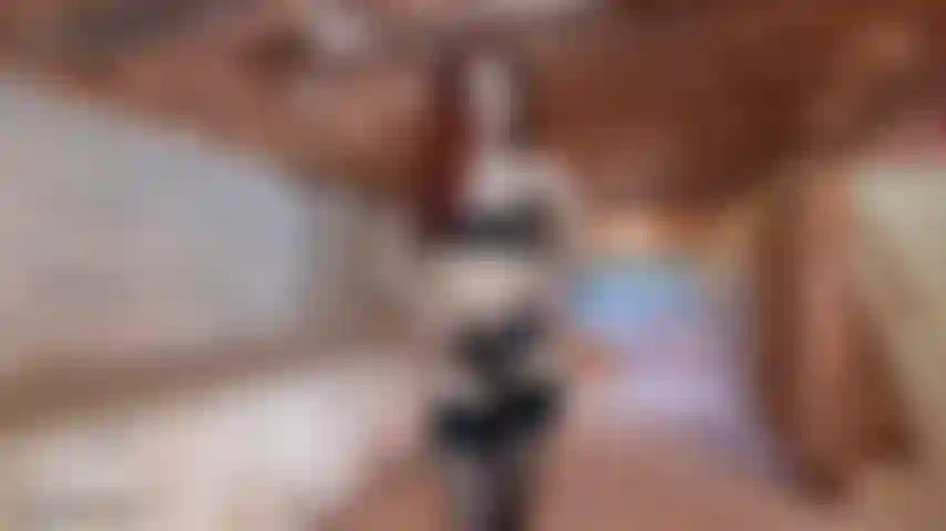 Coincée dans le plâtre.