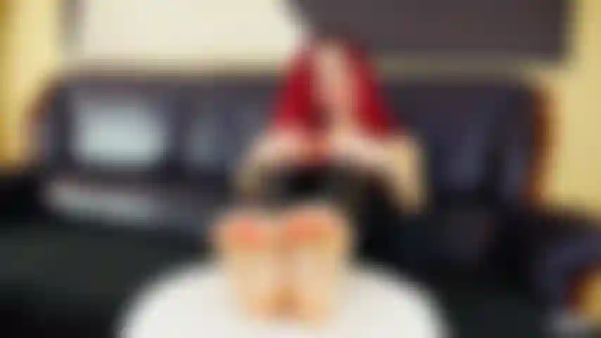 Votre monde tourne autour de mes pieds.