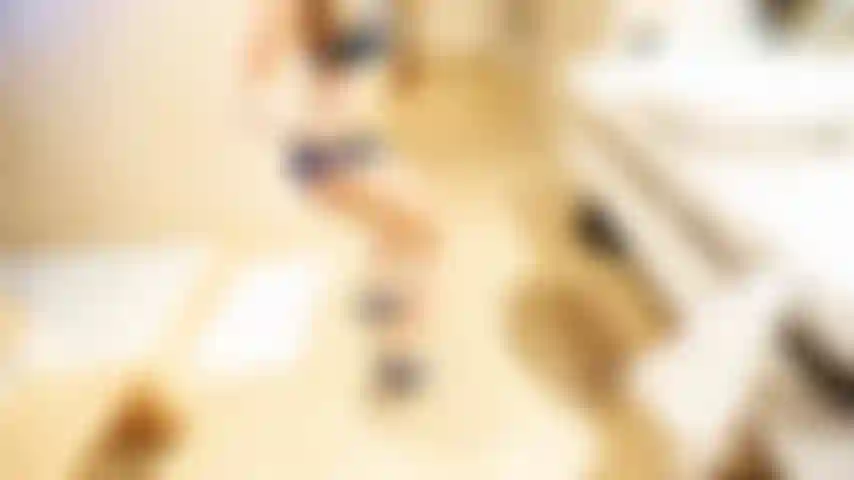 Le sexe de l'adolescence dans le jacuzzi.