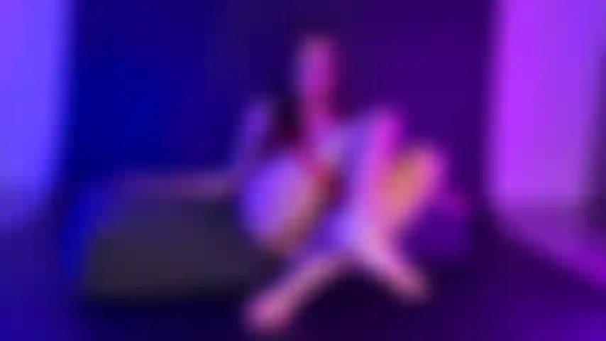 Masturbation de chatte très humide.