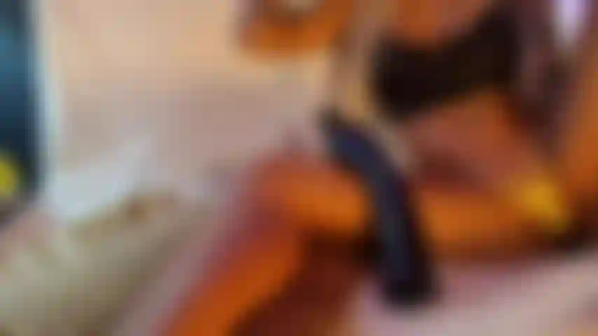 La fille de luxe est remplie de sperme crémeux 4k.