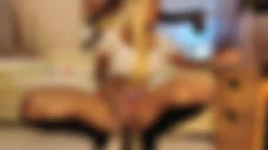 Bonus gold show en train de sucer un gode bbc après l'école.