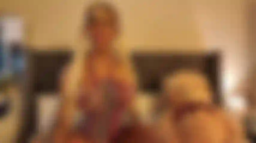 Bonus gold show nouvelle robe pour une nouvelle expérience anale.