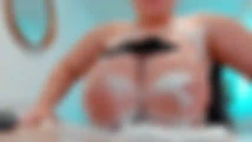 Puis-je casser la table avec mes seins ????