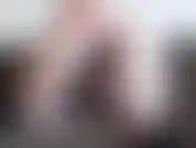 Je me suis retrouvée très frustrée sexuellement en jouant à des jeux vidéo, pour ensuite voir ma manette vibrer sur ma chatte de manière inattendue. J'ai fait ce que n'importe quel autre nerd excité ferait \_()_/.
