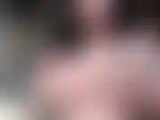 Celle-ci est destinée à tous ces amateurs de fétichisme de la fumée :3 moi assise seins nus au soleil profitant de votre compagnie en silence en fumant et en jouant avec mes seins. Ahh, quelle ambiance relaxante.
